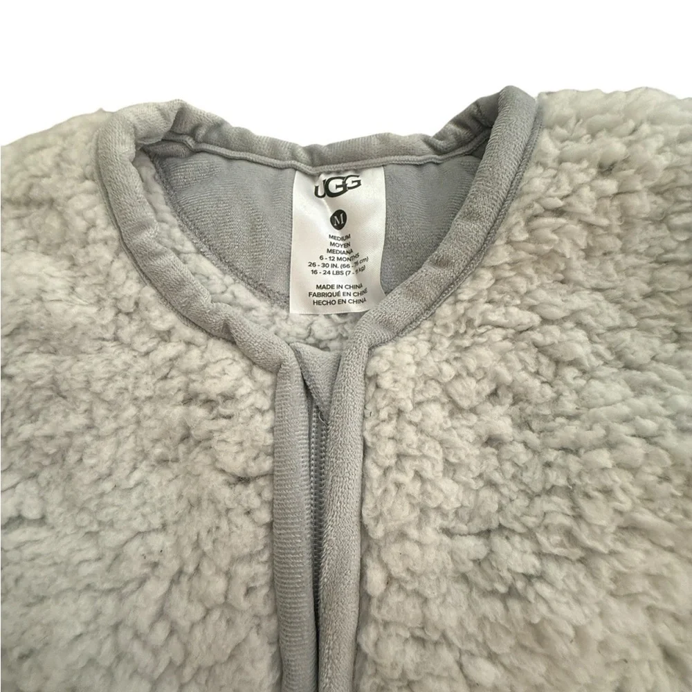 UGG Sherpa Wearable Blanket in Light Gray